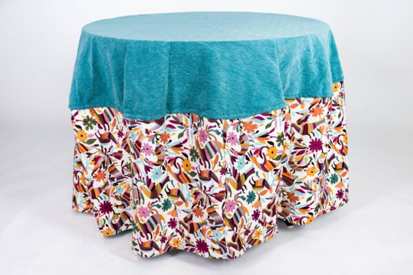 Mantel azul y estampado