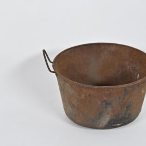 Olla grande oxidada