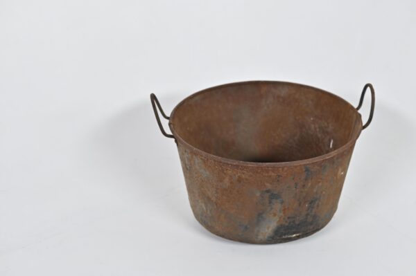 Olla grande oxidada