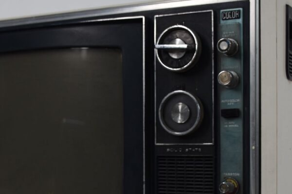 Televisión Trinitron blanca - Imagen 2