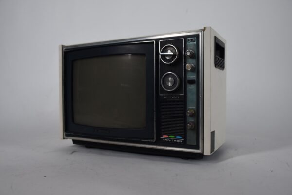 Televisión Trinitron blanca